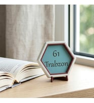 61 Trabzon Temalı Minimalist Dekoratif Obje, Estetik Şehir Hatırası ve Değerli Anı Hediyesi 10x10 cm