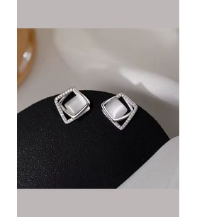 925 Ayar Gümüş Kristal Taşlı Geometrik Kare Küpe