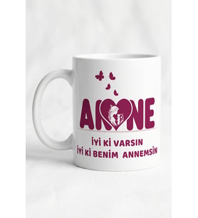 İyi Ki Varsın İyi Ki Benim Annemsin Bu Kadın Harika Bir Anne Yazılı Özel Tasarım Kupa Bardak Yeni Anneye Hediye Bebek ve Kelebek Figürlü