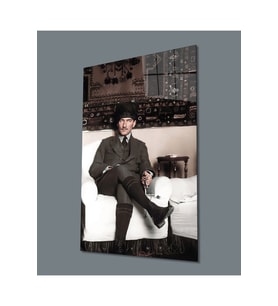 Miyrem Glasses Collection -A1^#  Takım Elbiseli Oturan Atatürk Cam Tablo (Çok Renkli)