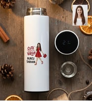 Kişiye Özel Karikatürlü Cute But Virgo Başak Burcu Filtreli Dijital Göstergeli Termos Doğum Günü Hediyesi