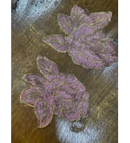 14X13 CM 2 ADET PULLU VE NAKIŞ İŞLEMELİ ÇİÇEKLİ YAPRAKLI APLİKE ARMA DİKİŞ AKSESUARI (Pembe)