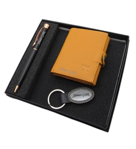 Signator D305 İsme Özel Set - Deri Kartlık + Anahtarlık  + Kalem Seti  İsme Özel Hediyelik Set (Karışık)