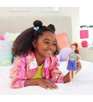 Barbie Fashionistas Doll #232 Kızıl Saçlı, Sportif "B" Jersey Üst Ve Pileli Mor Etek Ile Saat Ve Spo (Çok Renkli)
