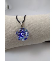 CAM HARF KOLYE – HANDMADE EL YAPIMI MURANO– (G) HARFİ MODELİ