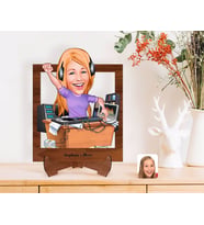 BK Gift Kişiye Özel Kadın Radyocu Karikatürlü Ahşap Standlı 3D Biblo-1 (Beyaz)