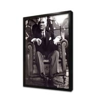 Atatürk Otururken Çerçeveli Cam Tablo
