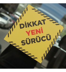 DİKKAT YENİ SÜRÜCÜ YAZISI ARABA CAM AKSESUARI VANTUZLU SARI SİYAH RENK (Sarı-Siyah)