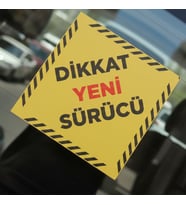 DİKKAT YENİ SÜRÜCÜ YAZISI ARABA CAM AKSESUARI VANTUZLU SARI SİYAH RENK (Sarı-Siyah)
