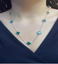 YEŞİL 9'lu VAN CLEEF GÜMÜŞ KOLYE