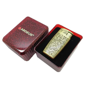 Ardeur® Argent Pirinç Sarı Desen İşlemeli Kişiye Özel İsimli Çakmak Hediyelik Kutusunda