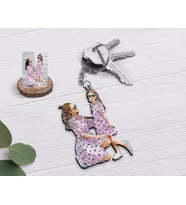 BK Gift Kişiye Özel Tam Boy Anne ve Kız Karikatürlü Ahşap Anahtarlık-1 (Beyaz)