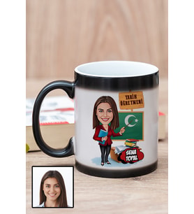 Kadın Tarih Öğretmenine Hediye Karikatürlü Sihirli Kupa Bardak