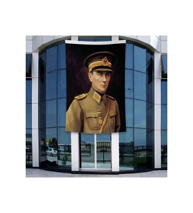 Atatürk Asker Ünüformasıyla Poster Bayrak Raşel Kumal 4x6 metre ATA52