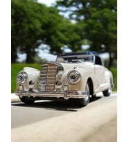 Nostaljik Klasik Metal Çek Bırak Araba Beyaz Kapılar Açılır ( 1/36 Ölçek ) Mod:2