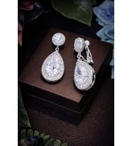 Elisa Gümüş Renk Deliksiz Sıkıştırmalı Zirkon Taşlı Abiye Küpe (Silver)