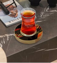 BK Gift Kişiye Özel Yapraklar Tasarımlı Doğal Ahşap Tabaklı Heybeli Çay Bardağı Model 11