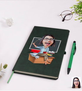 BK Gift Kişiye Özel Kadın Öğretmen Karikatürlü Yeşil Termo Deri Defter Kalem Seti Model 2