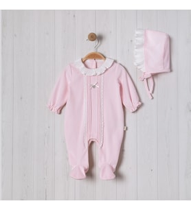 NERVÜRLÜ YAKASI FIRFIRLI ŞAPKALI BEBE KIZ TULUM