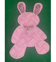 26X15 CM PEMBE KABARTMA ZİRKON TAŞLI İNCİ BONCUKLU TAVŞAN APLİKE ARMA DİKİŞ HOBİ