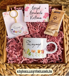 Kişiye Özel İsimli Kupa Bardak Anahtarlık Hediye Kutusu Floral Zerafet Fincan