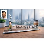Kişiye Özel Sarı Lacivert Erkek Karikatürlü 30 cm Ayna Pleksi Masaüstü İsimlik - Ofis Hediyesi