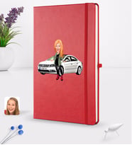 BK Gift Kişiye Özel Plakalı Kadın Volkswagen Passat Karikatürlü Kırmızı Termo Deri Defter 16x24cm Model 1