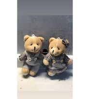 Sevimli Elbiseli Tulumlu Ayıcık Peluş Oyuncak Anahtarlık Uyku Arkadaşı Hediyelik 12 CM Sevgiliye Eşe (Çok Renkli)