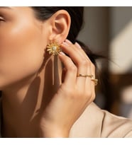 STİL İNCİSİ/XUPING JEWELRY GÜNEŞ MODEL  ZİRKON TAŞLI KÜPE (Altın Rengi)