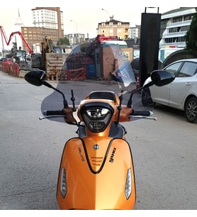 MOTOCAM Yuki Gelato 50 Ön Cam 2023-2026 Model 43cm Füme Renkli 4mm APARATSIZ