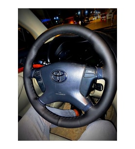 DİKİŞLİ DİREKSİYON KILIFI SİYAH DERİ SİYAH DİKİŞLİ TOYOTA AVENSİS İÇİN