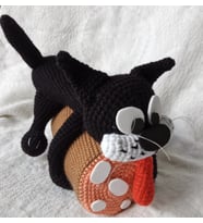 Kedi sosisli amigurumi oyuncak