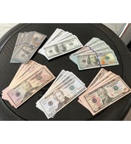 300 ADET KARIŞIK  DOLAR 10-20-50--100 DOLAR YEŞİL - 100 DOLAR BEYAZ VE GRİ 100 DOLAR GEÇERSİZ PARA EĞLENCE OYUN ŞAKA  DÜĞÜN PARASI FİLM PARASI DİZİ ÇEKİMLERİ İÇİN PARALAR
