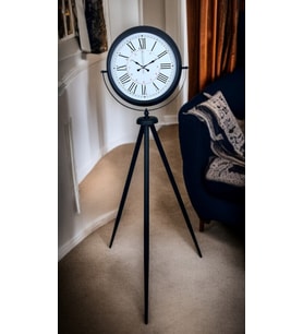 Siyah Roma Rakamlı Lüks Tasarım Tripod Ayaklı Saat (Standart)