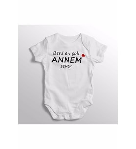 Beni En Çok Annem Sever Yazılı Baskılı Bebek Zıbını