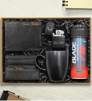Kişiye Özel Erkek Aksesuar ve Kupa Hediye Seti (Benzinli Çakmak & Blade Deodorant & Cüzdan & Kartlık & Siyah Kupa) (Model 1)