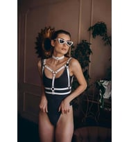 Choker Detaylı Şık Göğüs Kemer