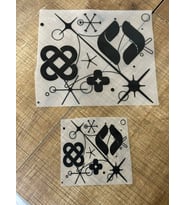 2 ADET SİYAH DESENLİ ÜTÜ İLE YAPIŞAN TRANSFER BASKI ARMA 19X19-11X11