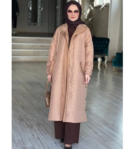 ÇELİK DETAYLI ÖNDEN FERMUARLI KAPÜŞONLU KAPİTONE KAP (Camel)