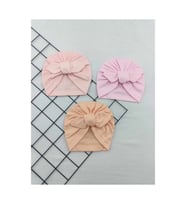Düz Renk Fiyonklu Bebek Bonesi Set (Karışık)