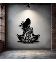 Yoga Pozisyonlu Çiçek Desenli Metal Duvar Dekoru – Huzur ve Dengenin Sembolü (Siyah)