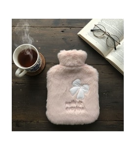 Hello Everyone Yazılı Kurdeleli Pembe Peluş Sıcak Su Torbası 1 Lt – Yumuşak Kılıf, Uzun Süre Sıcak Tutan Termal Su Torbası (5343)