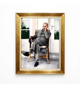 Tablore Atatürk Hasır Koltukta Dinlenen Tablo Nostaljik Kanvas Tablo Altın Çerçeveli Atatürk Duvar Panosu
