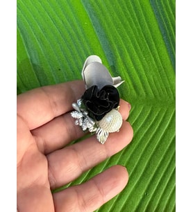 4X4 CM İNCİLİ KABARTMA ÇİÇEKLİ TASARIM BROŞ İĞNELİ YAKA İĞNESİ