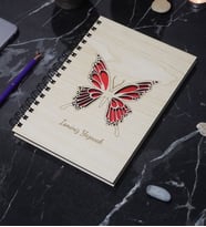 Kişiye Özel Kelebek Desenli Ahşap Kapaklı Defter - İsme Özel -  A5 60 Yaprak (120 SAYFA) (Kırmızı)