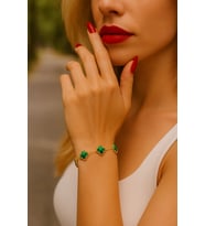 Kadın Çelik Bileklik - 4 Yapraklı Yonca Model Işıklı Kutuda ( 5 Adet Yoncalı ) Kadın Bileklik (Yeşil-Gold)