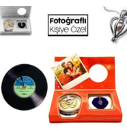 Kişiye Özel Fotoğraflı İstiridye İçinde İnci Kolye ve Nostaljik Plak Tasarımlı Masa Saati Hediye Seti