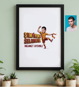 Kişiye Özel Karikatürlü Sarı Kırmızı Taraftar Siyah Çerçeve Doğum Günü Hediyesi