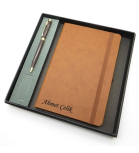 Signator® Codex  N108 Kişiye Özel Defterli Set - İsme Özel Kahverengi Kalem + İsme Özel Kahverengi Defter  İsme Özel Kutusunda Hediyelik Set (Karışık)