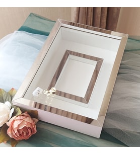25X35 BEYAZ-GÜMÜŞ LEDLİ FOTOĞRAF BÖLÜMLÜ ANI ÇERÇEVESİ- NİŞAN SÖZ GÜLLERİNİZ İÇİN ÇERÇEVELER